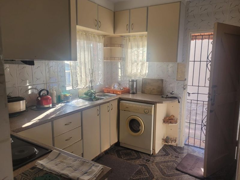 2-Bedroom Rental with 3 Parking Spaces in Arena Park - Photo 5