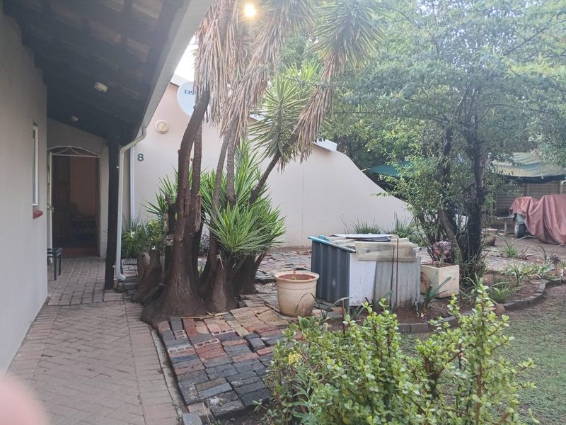 Great location! Walk to school & shops! - Photo 3