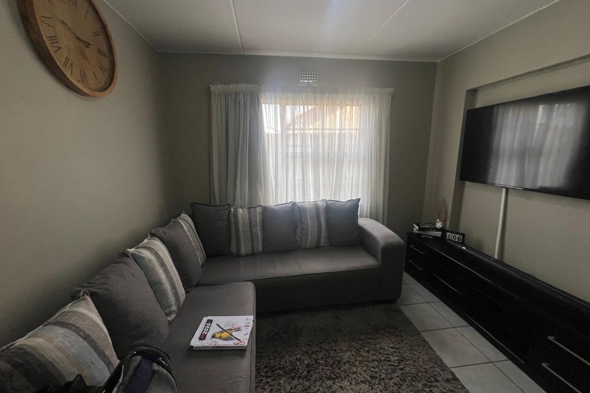 VERY NEAT GROUND FLOOR UNIT - Photo 4