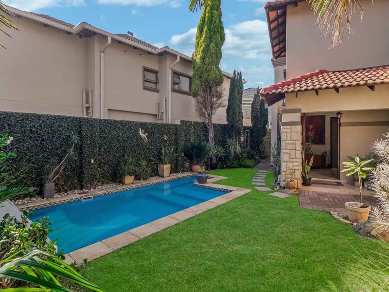 Exquisite 3-Bedroom 2 Bathroom Family Home in a Secure Complex - Photo 9