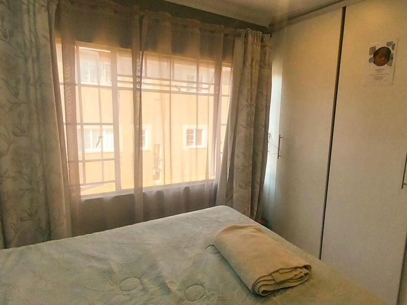 Your Perfect Home: Spacious, Secure, and Central! - Photo 8