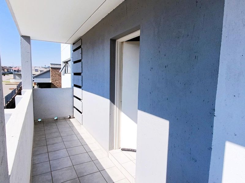 Modern 2-Bedroom Apartment in a Secure Estate - Photo 2