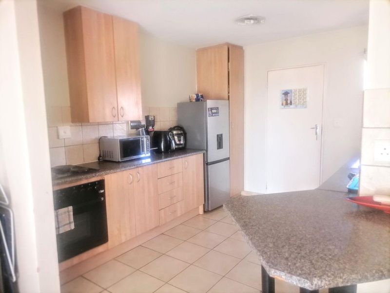 **Charming 2-Bedroom Home in Akasia** - Photo 8