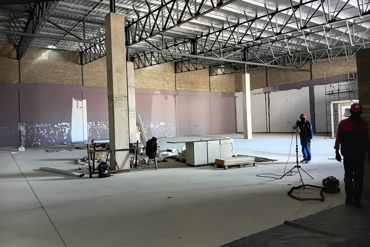 Newly renovated warehouse - Photo 3