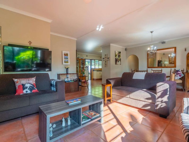 Spacious Family Home with Guest Cottage in Forest Hills - Photo 5