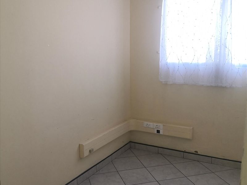 FOR SALE - LARGE PROPERTY WAREHOUSE & OFFICES - Photo 9