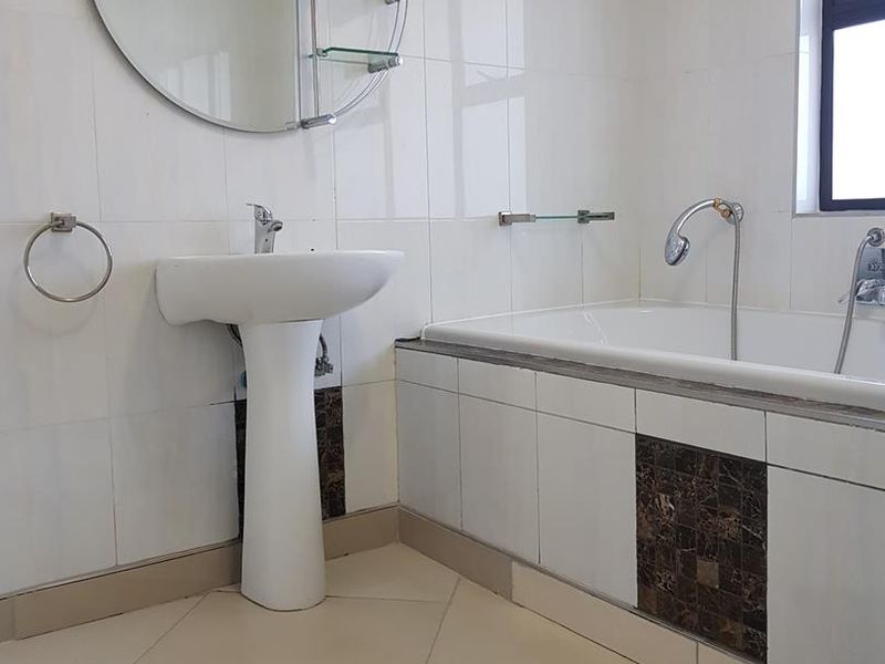 2 bedroom apartment for sale- Cimbebasia - Photo 10
