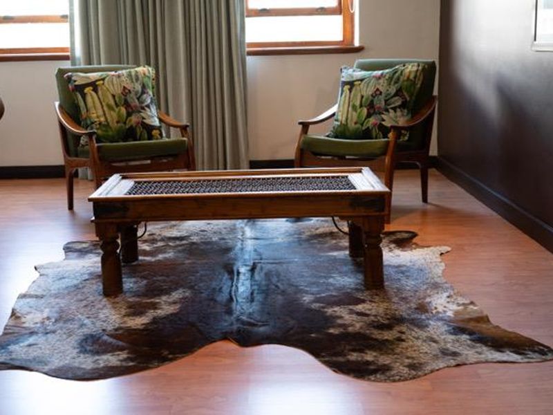 Modern 2 - Bedroom City Retreat in Greenmarket Square – Newly Renovated! - Photo 5