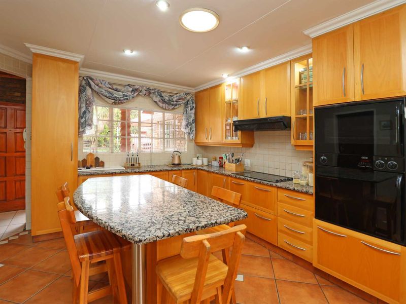 Versatile low Maintenance Family Home - Photo 6