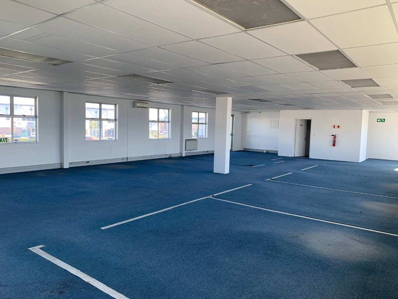 Offices in 24 hour security complex - Photo 5