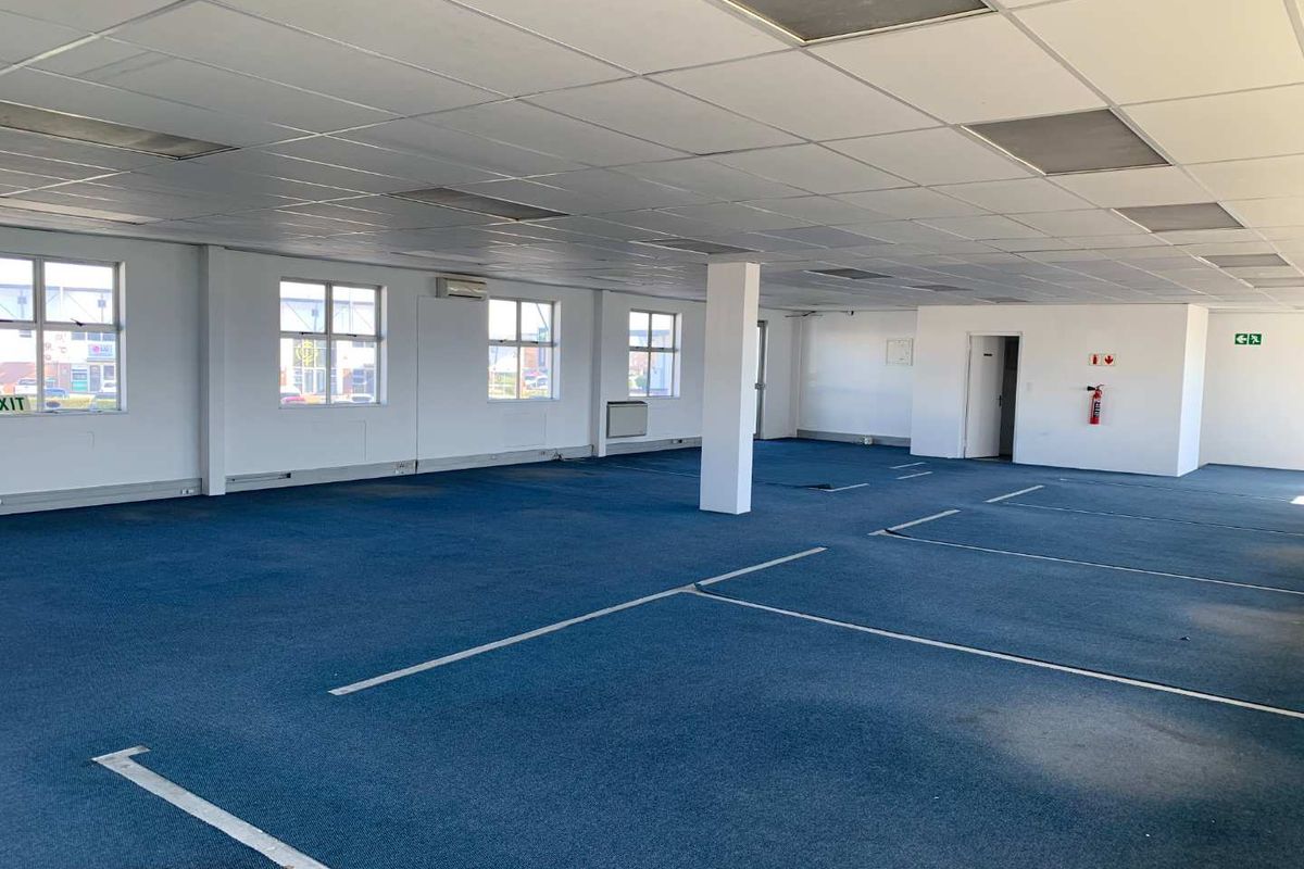 Offices in 24 hour security complex - Photo 5