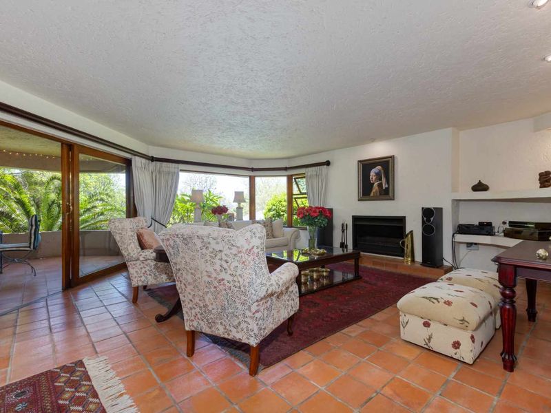 LIGHT, BRIGHT AND BREEZY ENTERTAINER / FAMILY HOME IN THE HEART OF LONEHILL IN A QUIET CUL-DE-SAC - Photo 3