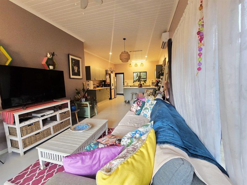 Unique Greenbelt Home with Luxury Finishes – Zandspruit Valley - Photo 4