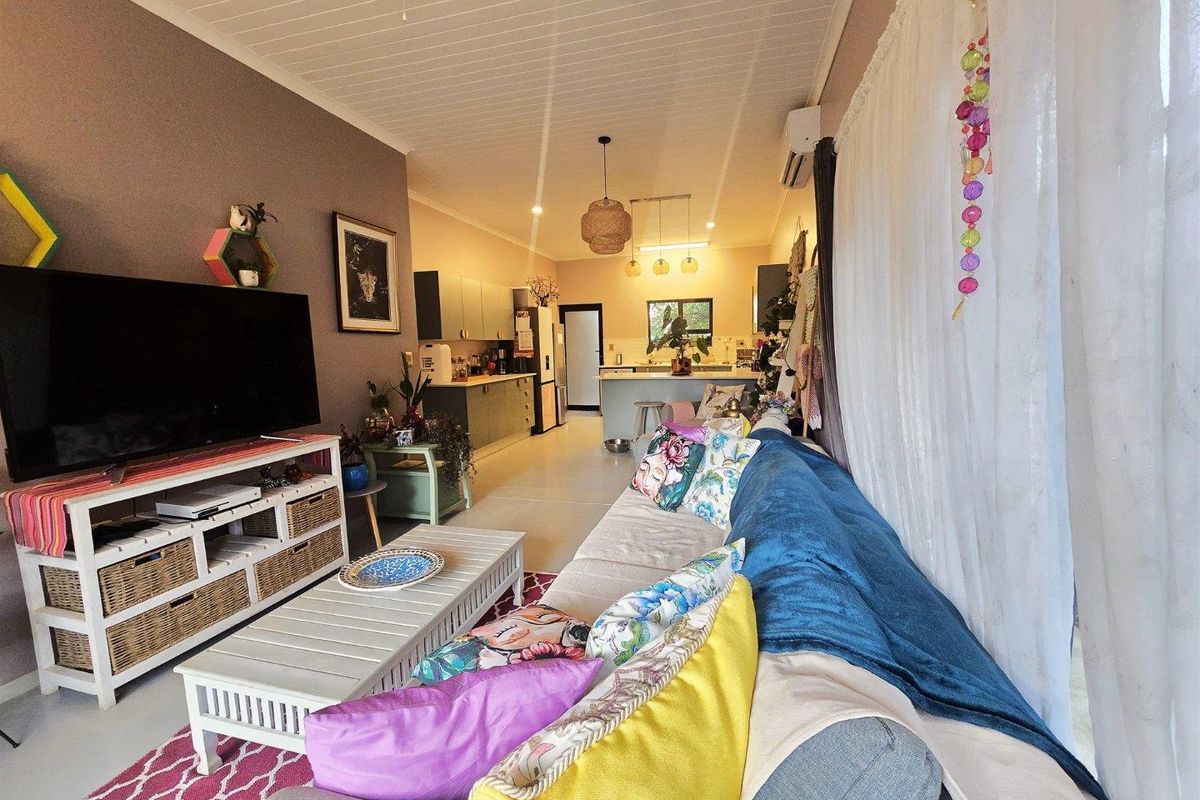 Unique Greenbelt Home with Luxury Finishes – Zandspruit Valley - Photo 4