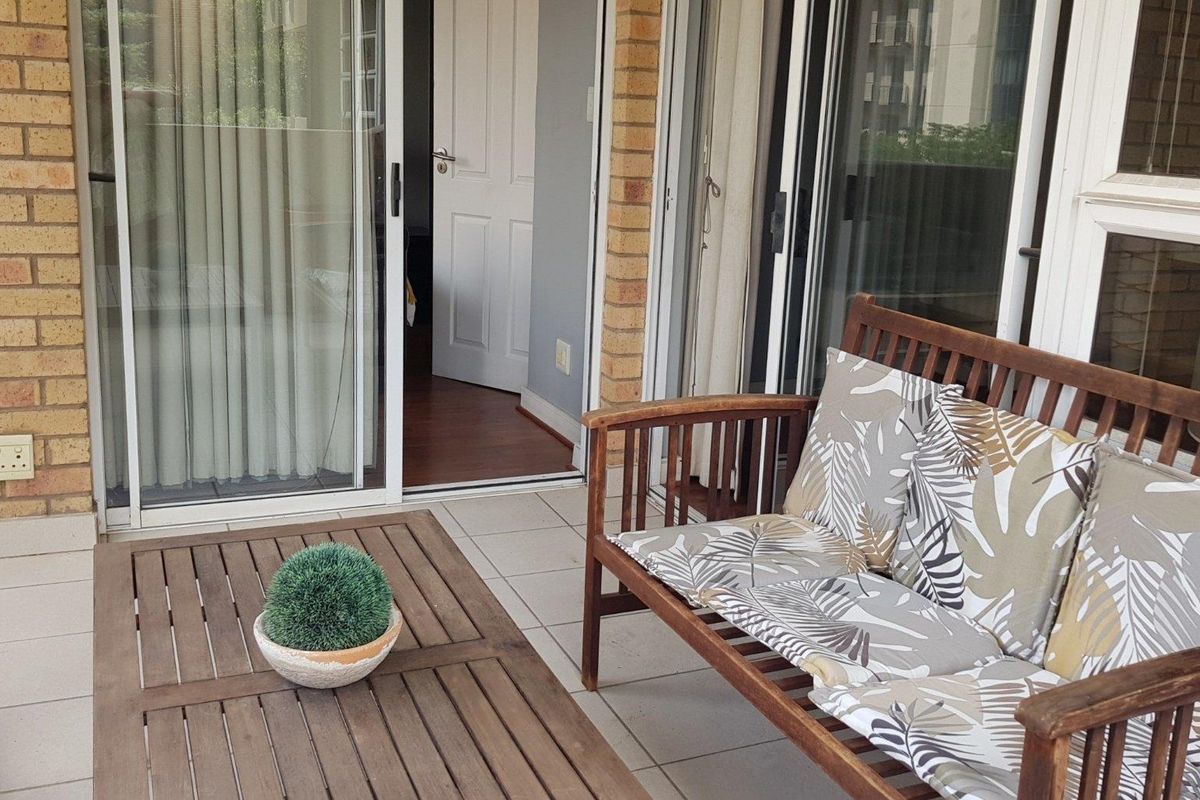 Elegantly Furnished Apartment to Let in the Heart of Sandton - Photo 3