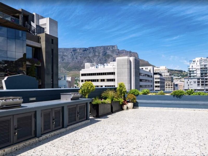 Stylish Fully Furnished 1-Bedroom Apartment in the Heart of Cape Town CBD - Photo 1