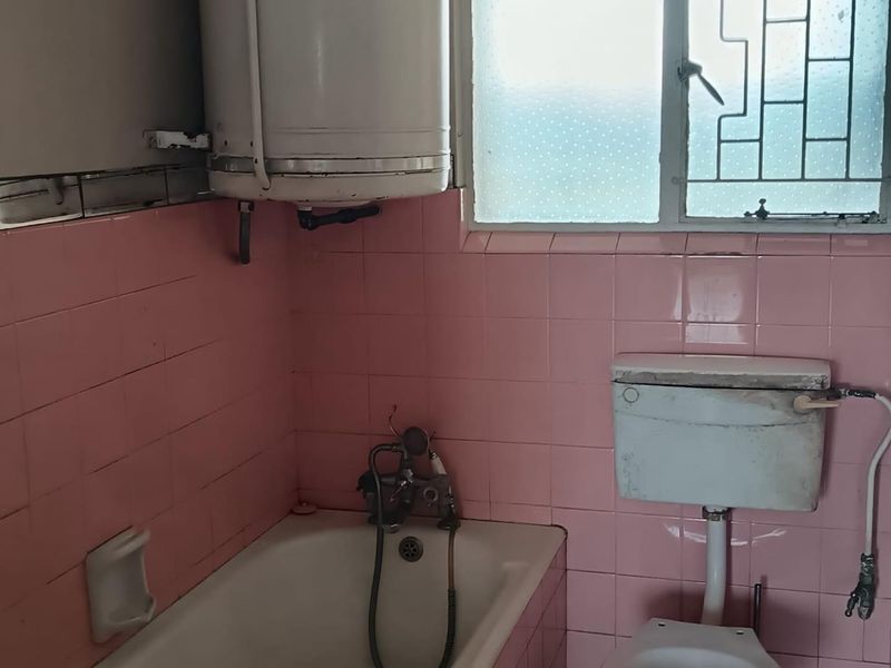 Perfect lock-up-and-go apartment for sale in a well maintained building! - Photo 6