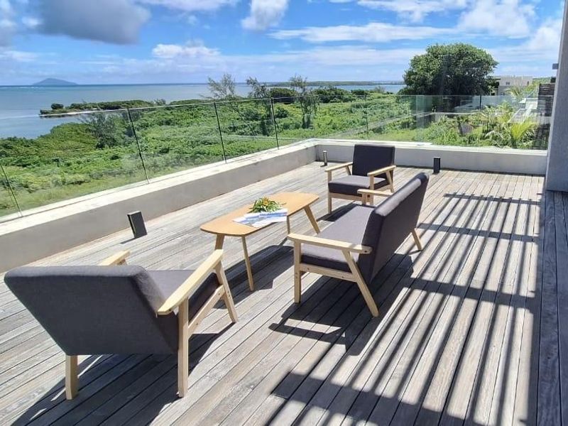 180° Ocean View – Furnished 3-Bedroom Penthouse with Private Pool in St. Antoine - Photo 3