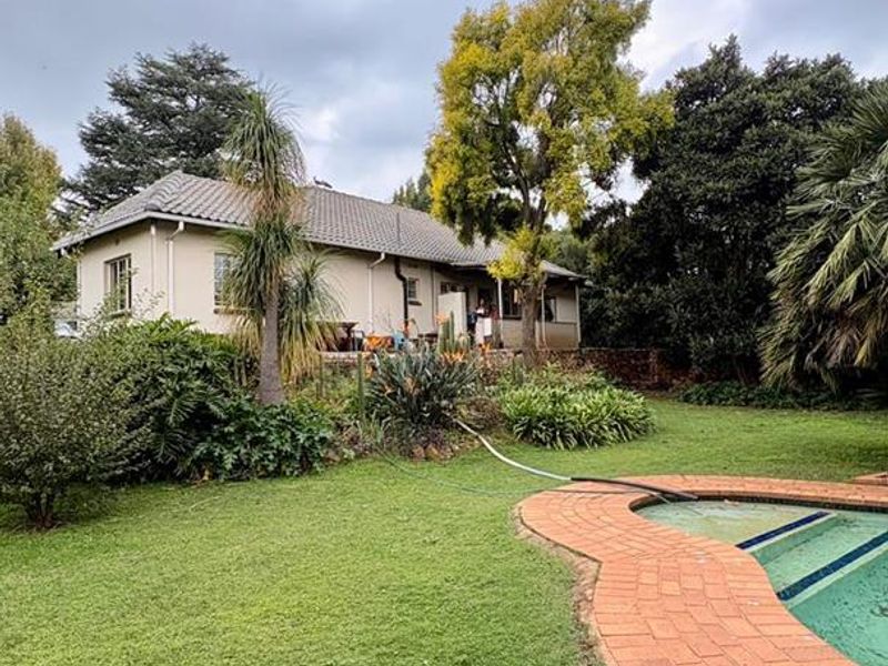 3 bedroom Home in Rembranft Park - Photo 2