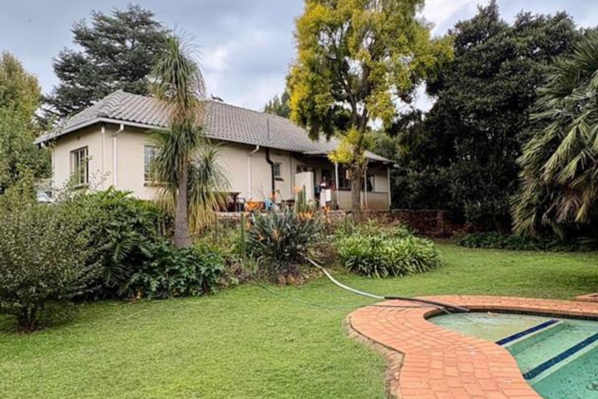 3 bedroom Home in Rembranft Park - Photo 2