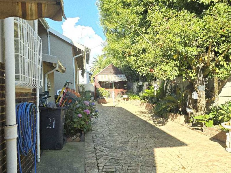 Stunning Home - Photo 6