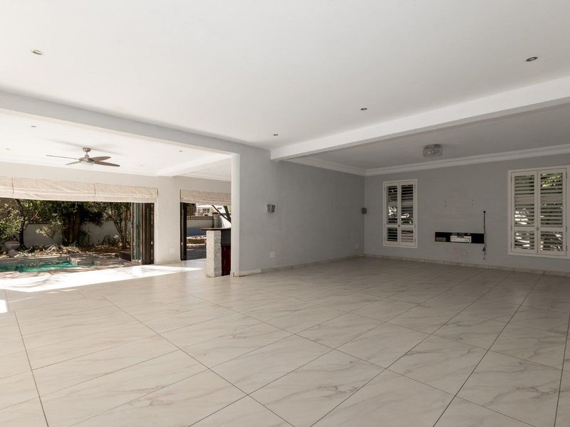 5 Bedroom House for Sale in Dainfern Golf Estate - Photo 2