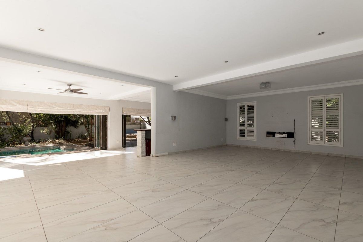 5 Bedroom House for Sale in Dainfern Golf Estate - Photo 2