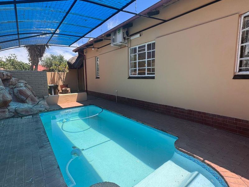 Family Home and great Investment in Beaconsfield - Photo 4