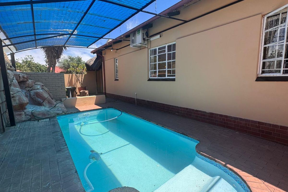 Family Home and great Investment in Beaconsfield - Photo 4