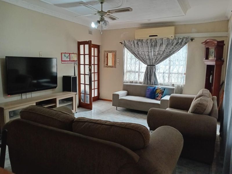 3 Bedroom House for sale in Shallcross - Photo 3
