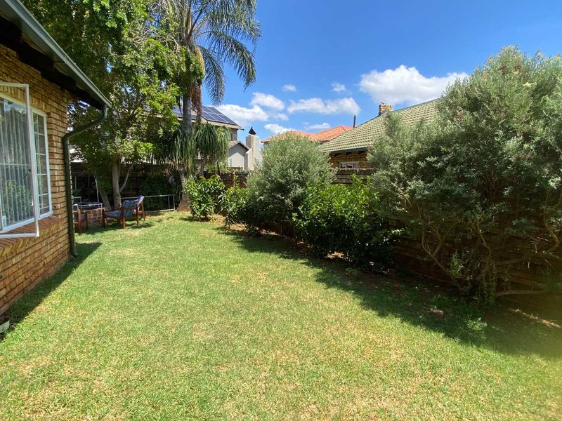 2 Bedroom Townhouse for Sale in Pierre Van Ryneveld. - Photo 4