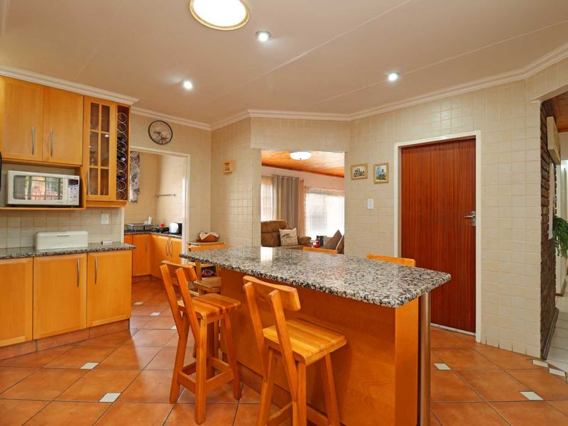 Versatile low Maintenance Family Home - Photo 5