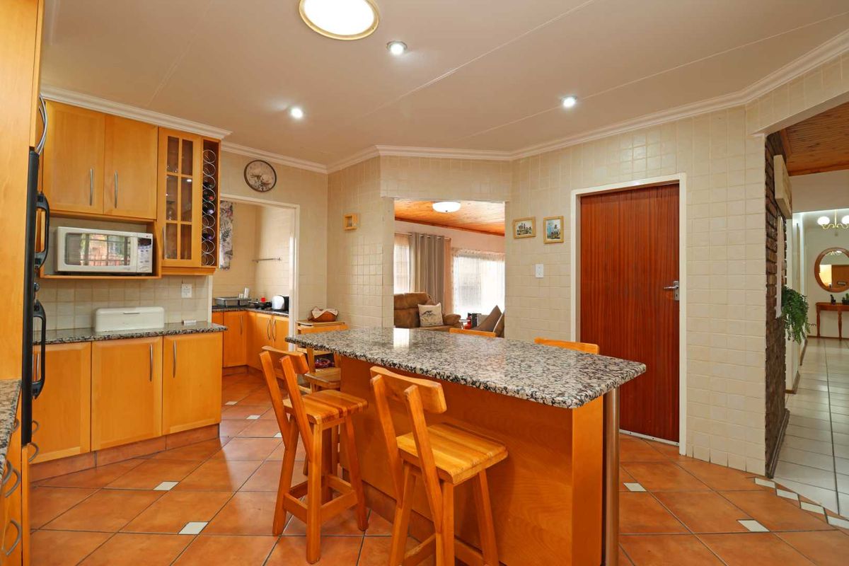 Versatile low Maintenance Family Home - Photo 5