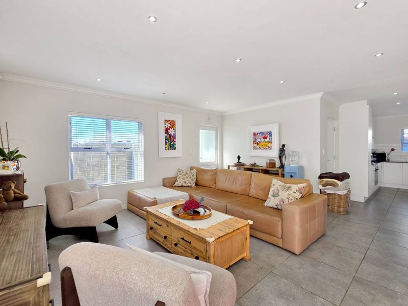 Three bedroom house to rent in Sunningdale - Photo 5