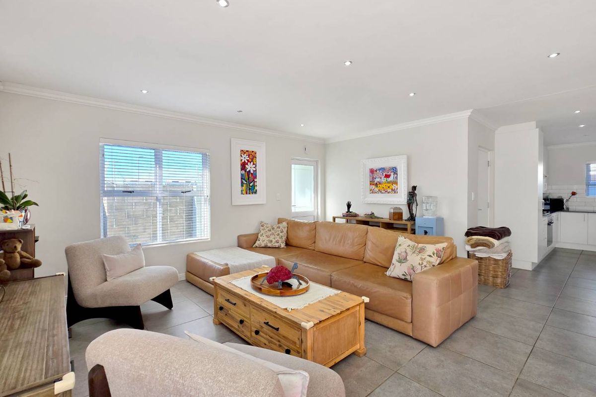 Three bedroom house to rent in Sunningdale - Photo 5