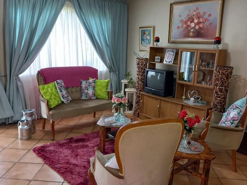 Cozy 2 bedroom unit, with one carport, available from 1 Aug - Photo 5