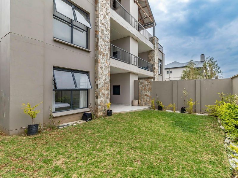 Ground floor unit in a sought-after Complex - Photo 4