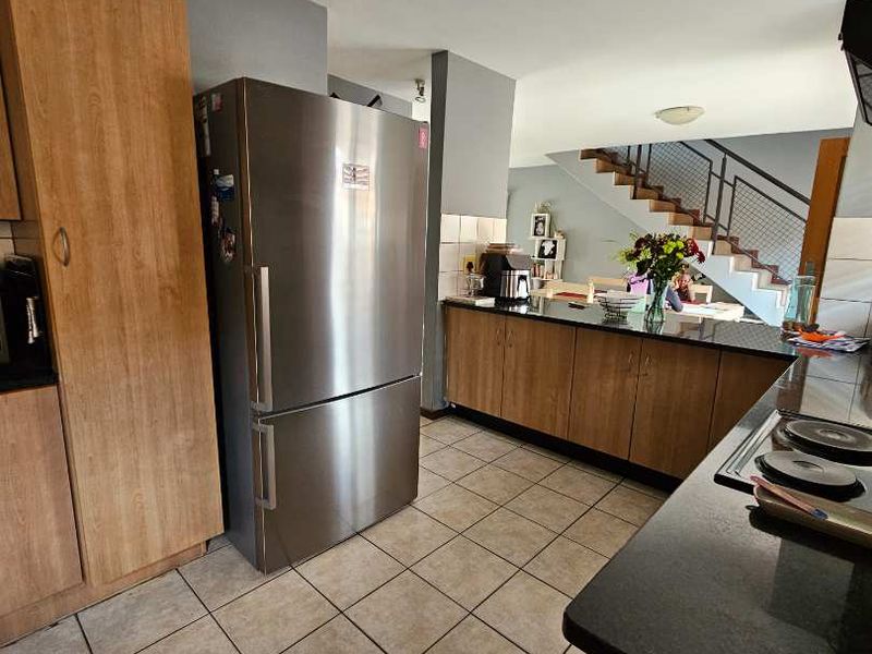 4 bedroom charming townhouse - Photo 5