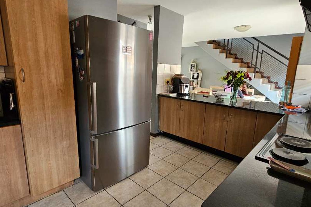 4 bedroom charming townhouse - Photo 5