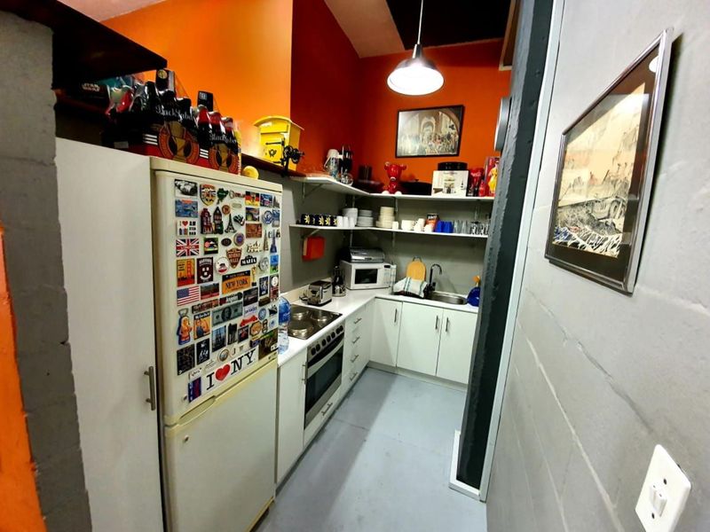 Spacious and Versatile Unit in a Prime Location - Photo 10