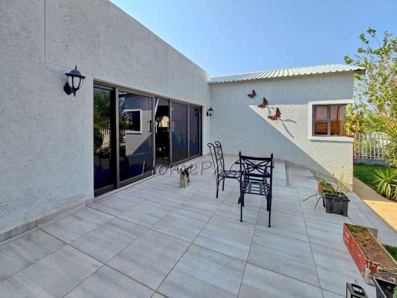 Ext 3, Outjo, Attractive 3 Bedr Home with a Flat is for Sale - Photo 9