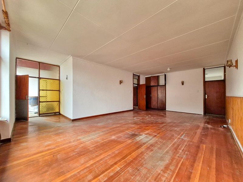 Lagoon, Walvis Bay:  Old 3 Bedr Dame with 2 Bedr Flat is for Sale - Photo 5