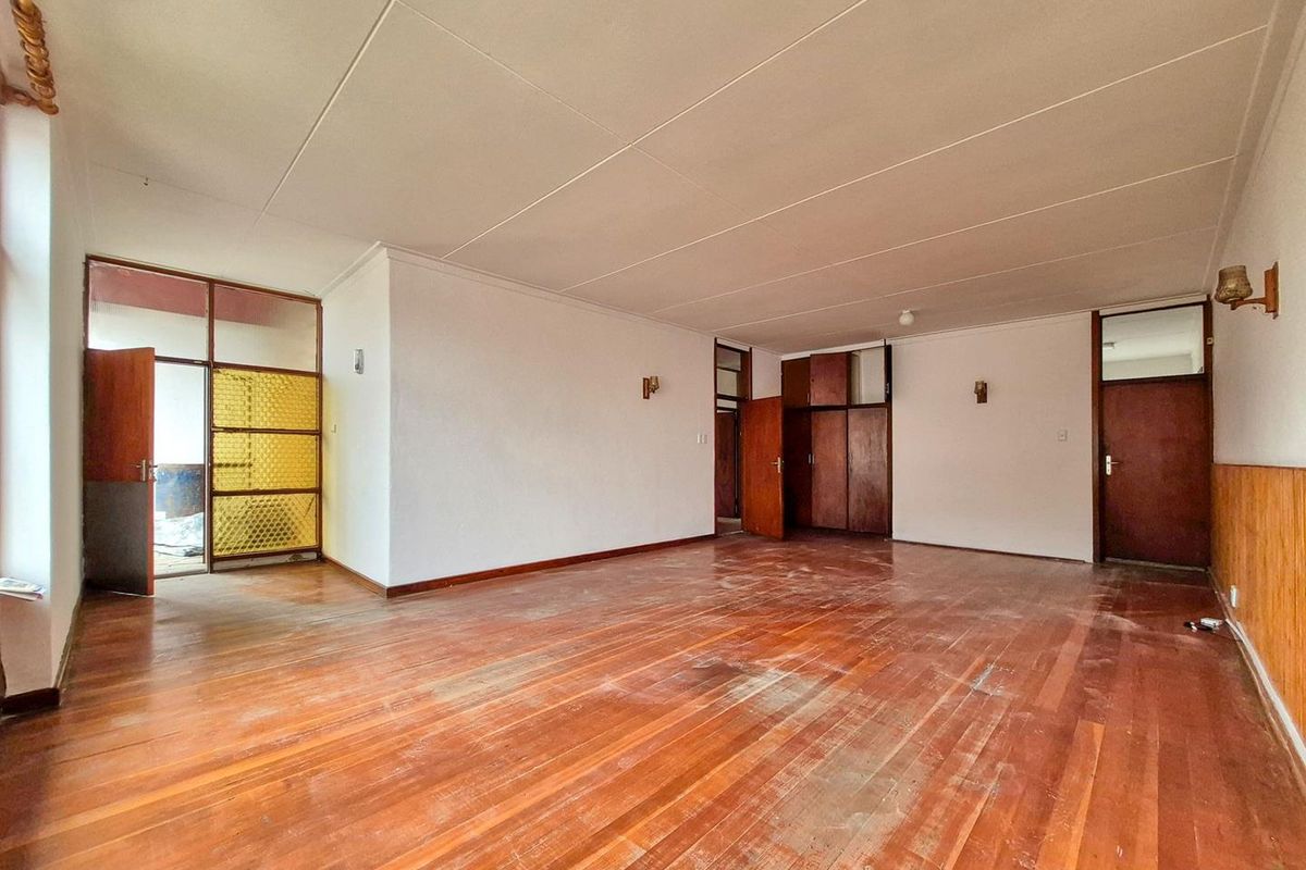 Lagoon, Walvis Bay:  Old 3 Bedr Dame with 2 Bedr Flat is for Sale - Photo 5