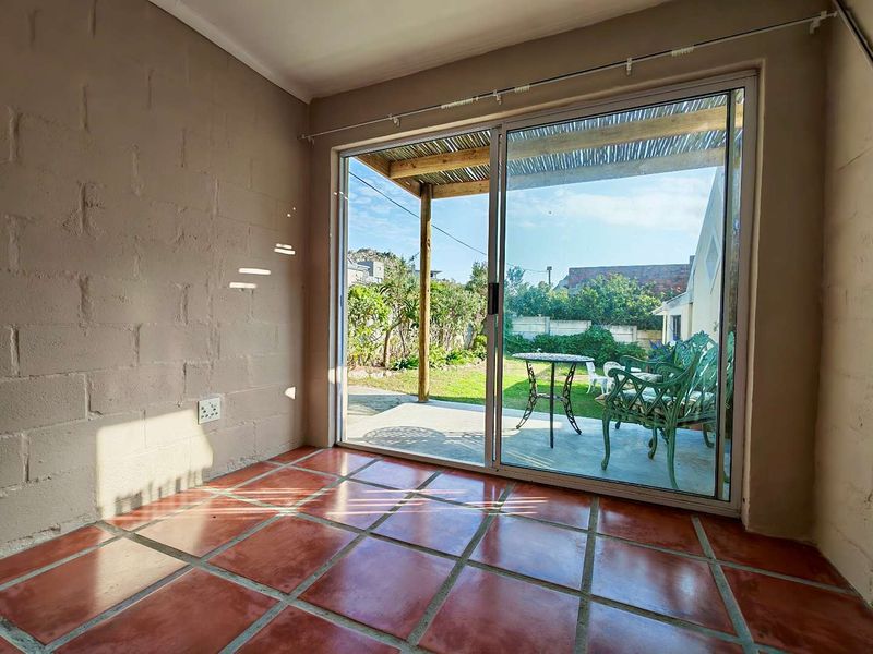 Unfurnished Garden Cottage in Pringle Bay - Photo 2