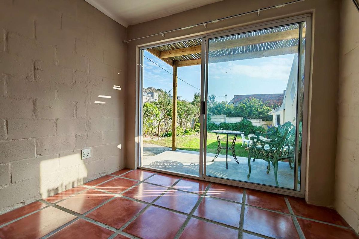 Unfurnished Garden Cottage in Pringle Bay - Photo 2