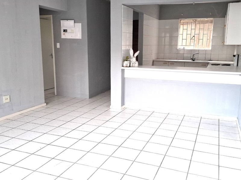 SPACIOUS GROUND FLOOR UNIT CLOSE TO ALL AMENITIES - Photo 7