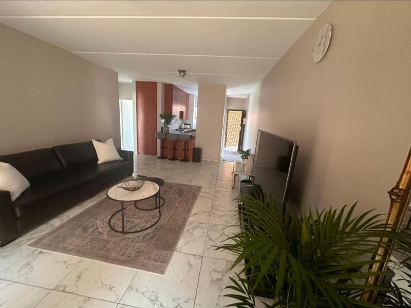 2 Bedroom Apartment for Sale in Sonneveld - Photo 2