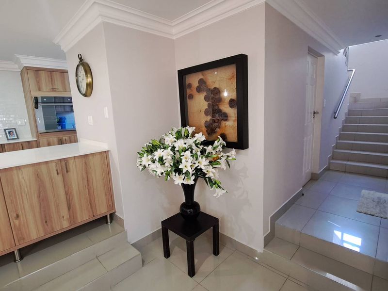 For the connoisseur home buyer who appreciates modern living with sleek style - Photo 10