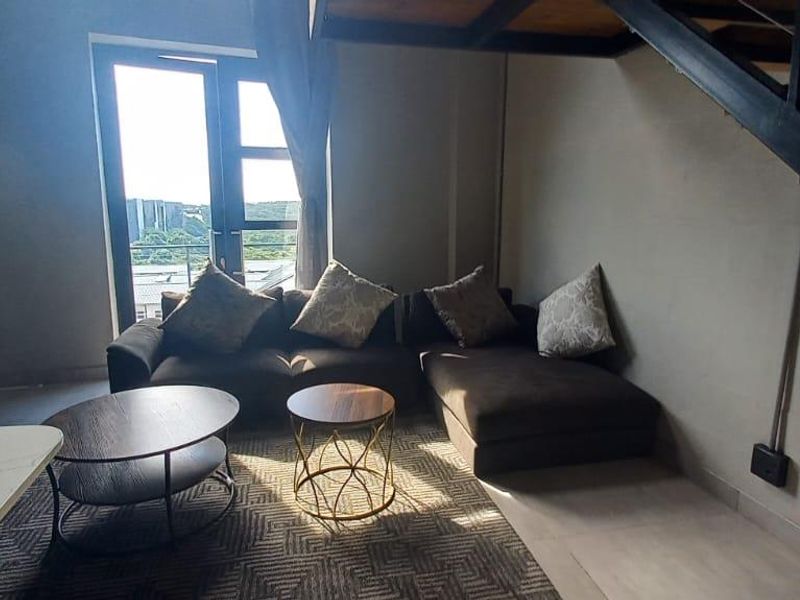 Spacious 2-Bedroom Apartment with Style - Photo 4