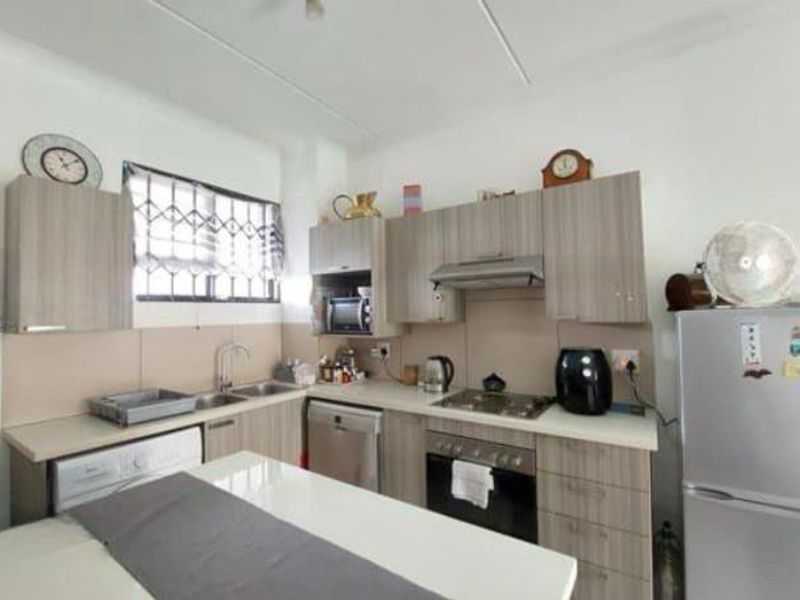 1 Bedroom Apartment in Royal Reef West - Photo 5